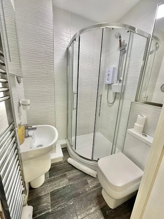 Gorgeous Sea View Two Bed Apartment - Close To Beach With Free Parking Bournemouth 0*,  United Kingdom